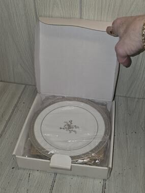 Vera Wang Wedgewood Vera Lace Bone China 4 Dessert Plates Silver Rim England 7"